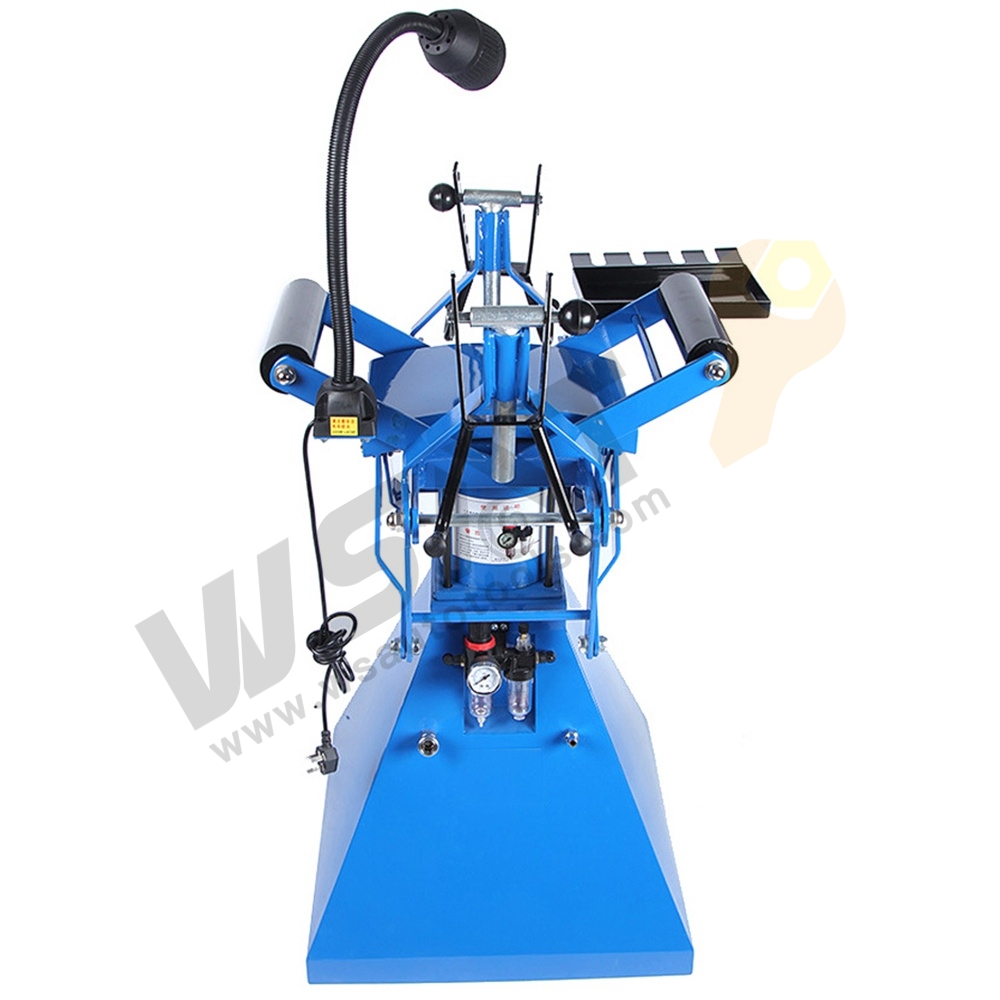 Pneumatic Tire Spreader with Working Light